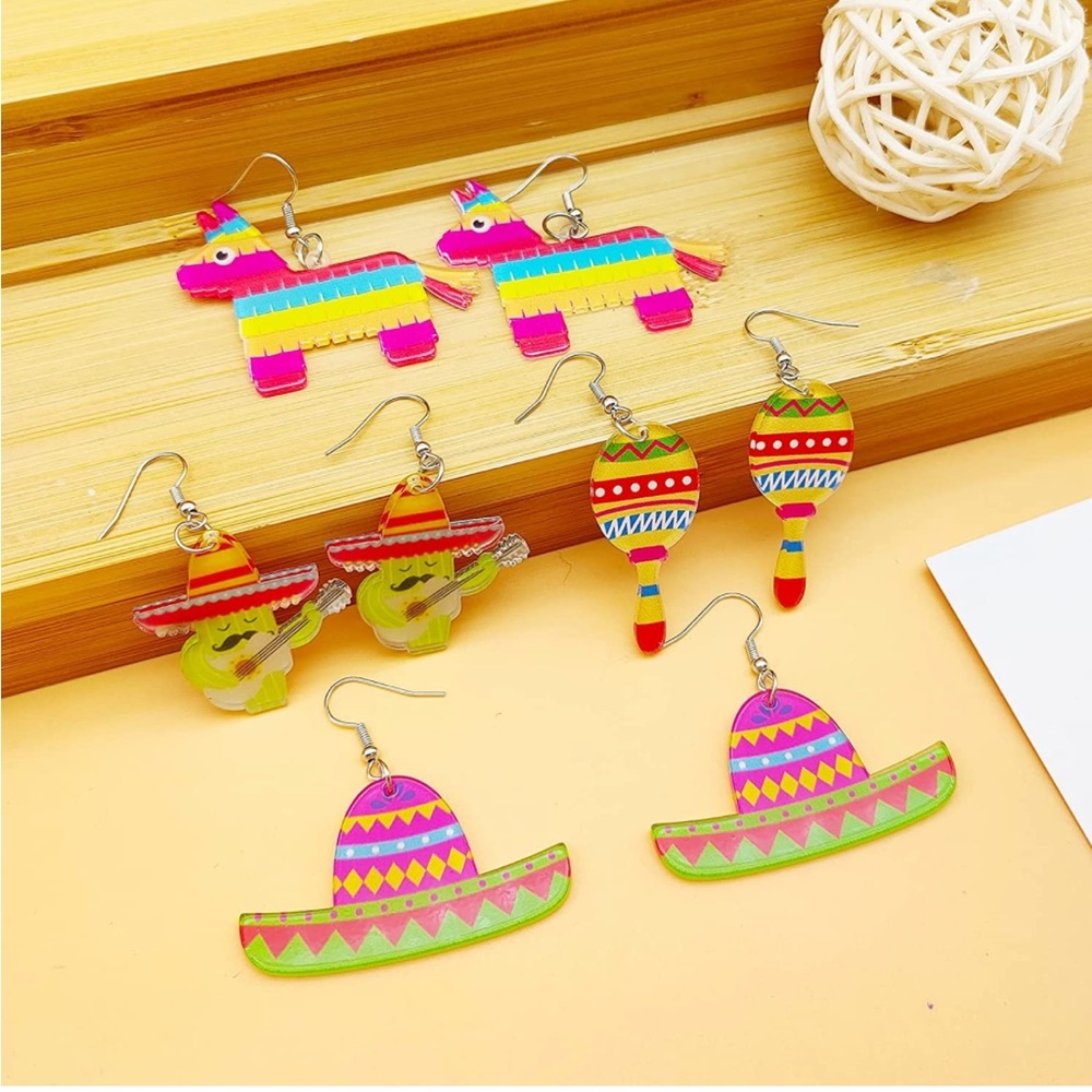 Acrylic Cinco De Mayo Earrings - cactus 🌵 - Picture 2 of 3